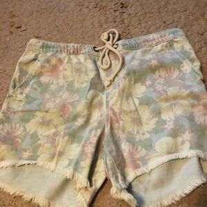 Woman’s denim board short look shorts